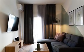 Nueve / There'S No Place Like Home